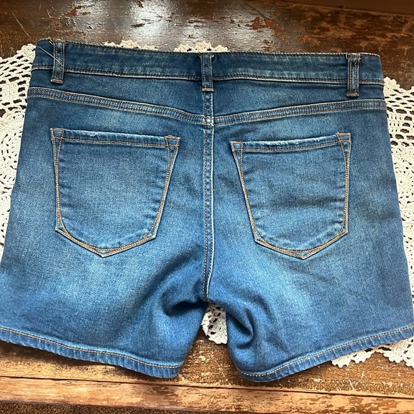 LL Bean Signature Jean Shorts - Picture 3 of 3
